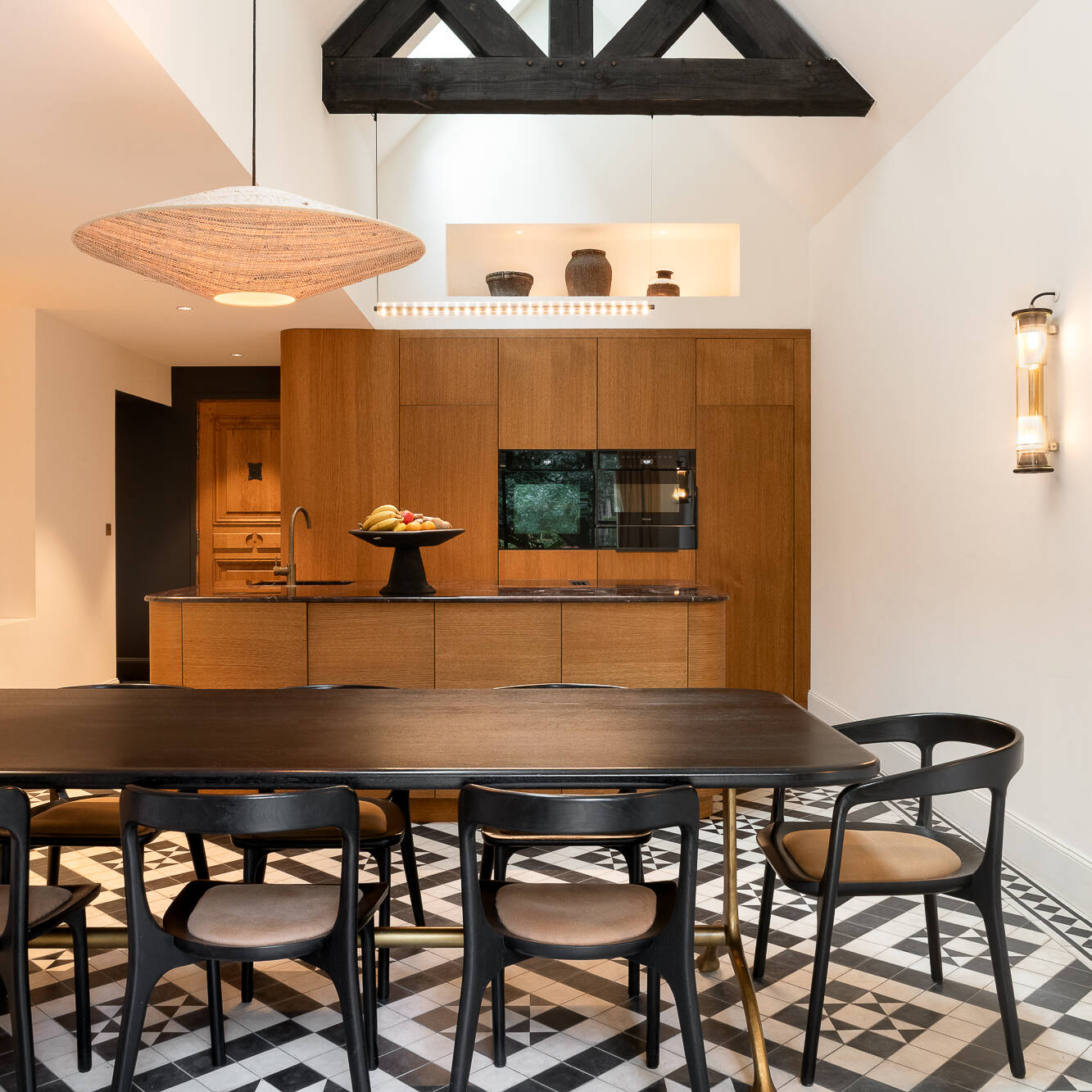 Photographie d'architecture d'une cuisine en bois dans une maison de maître en Normandie