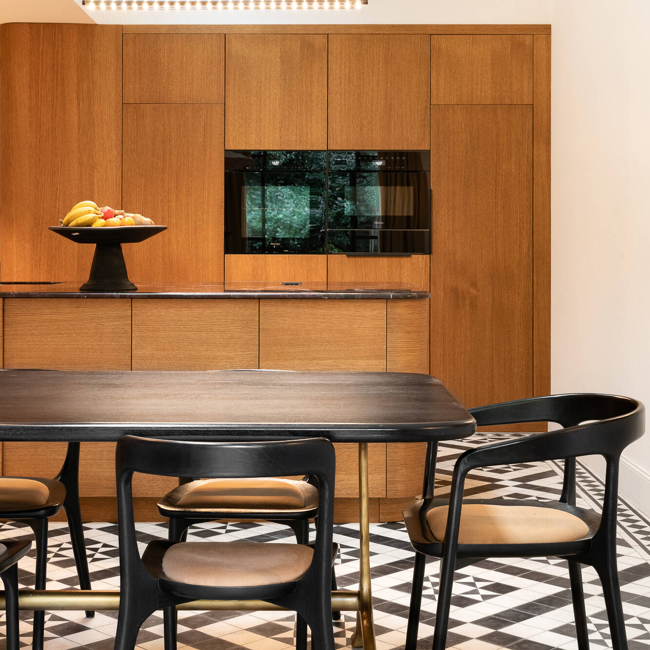 Photographie d'architecture d'une cuisine en bois dans une maison de maître en Normandie