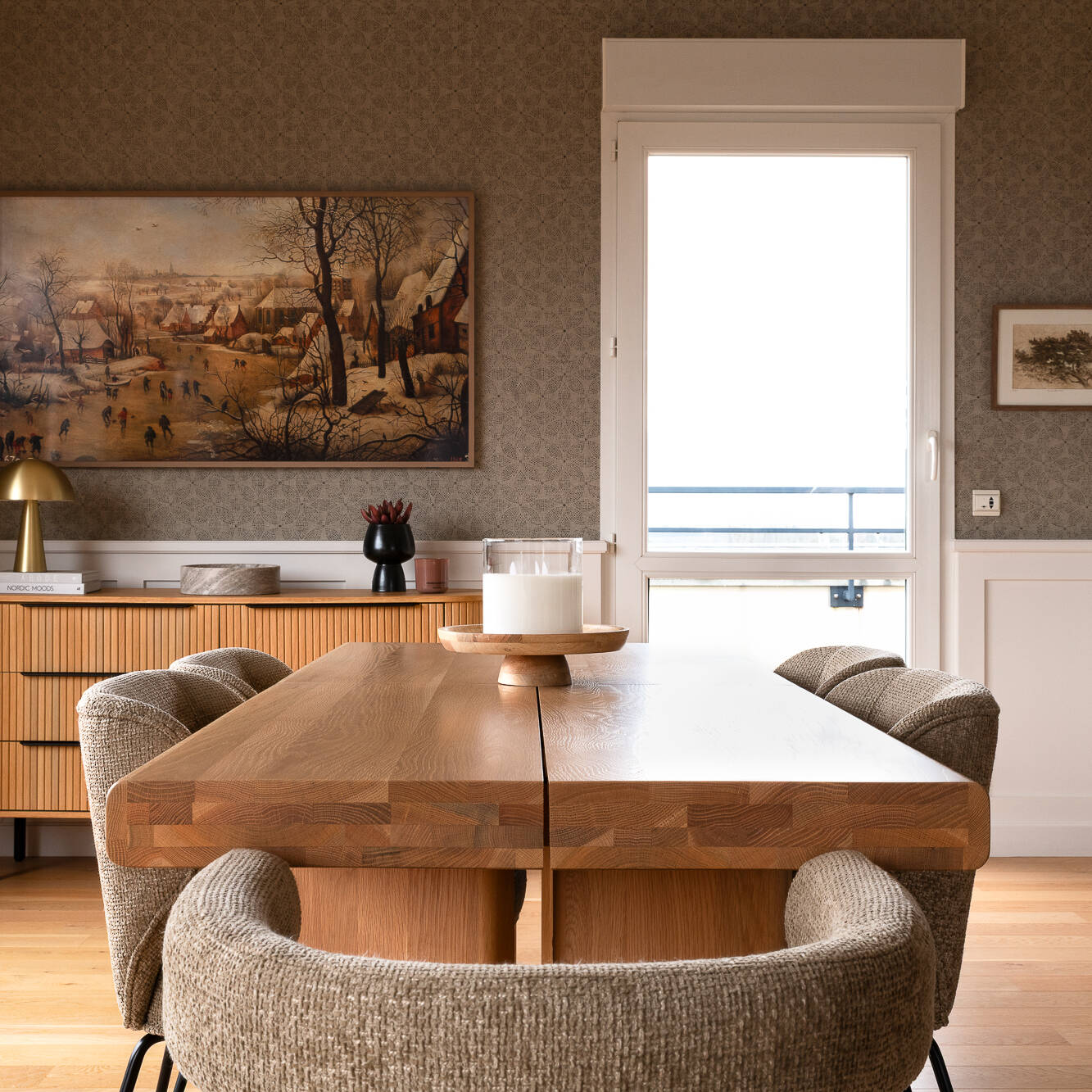 Photographie d'architecture d'une salle à manger dans un appartement rénové en Normandie